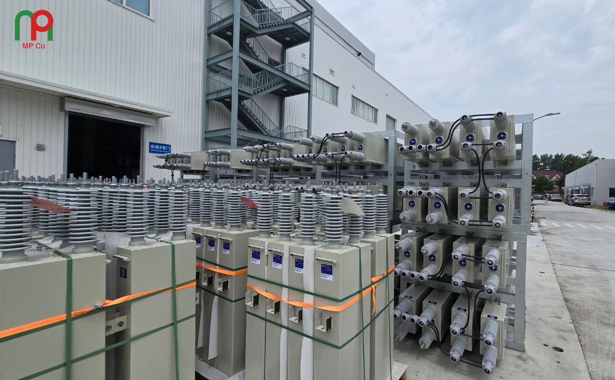 Công Ty Mỹ Phương tham quan khu vực sản xuất Capacitor tại nhà máy Eaton China.