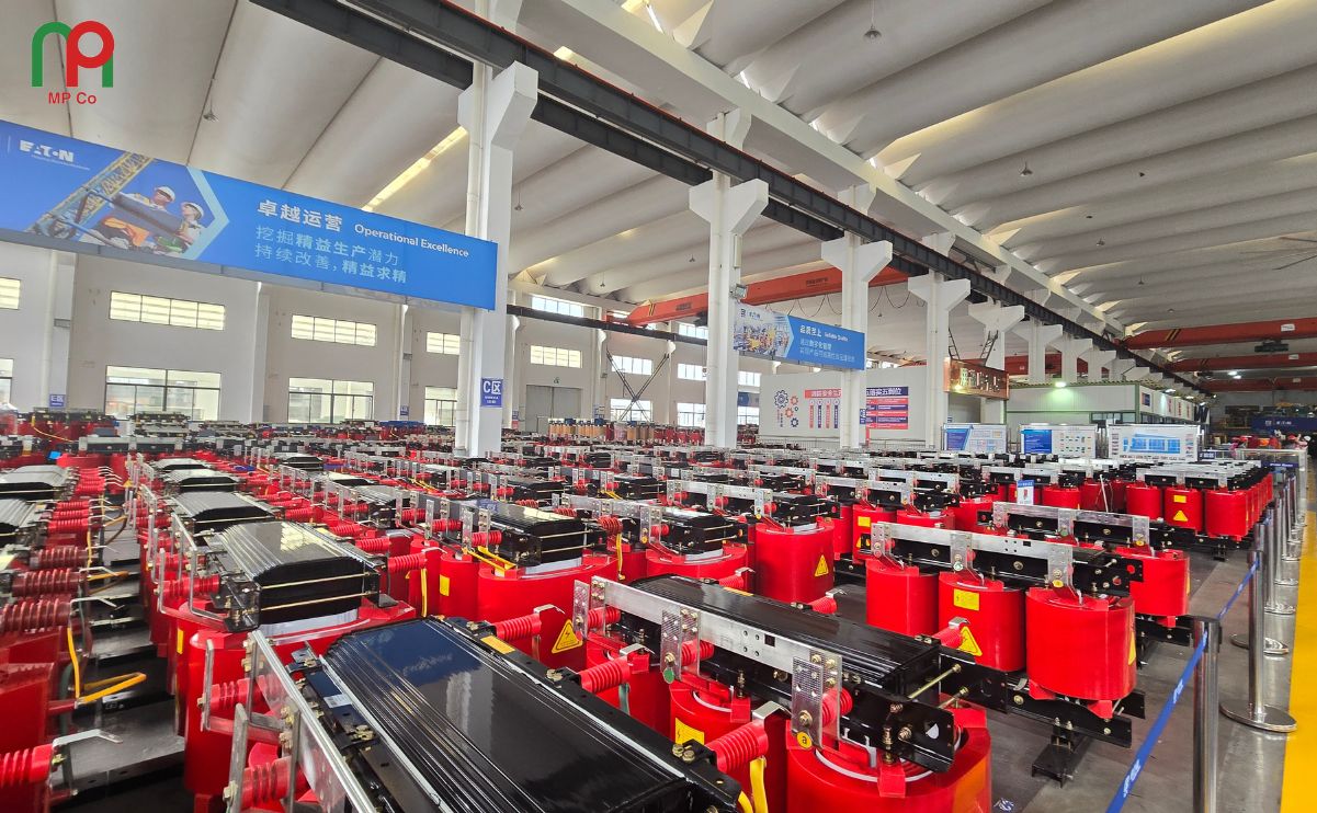 Đoàn Công Ty Mỹ Phương tham quan khu vực sản xuất Dry Type Transformer tại nhà máy Eaton China.