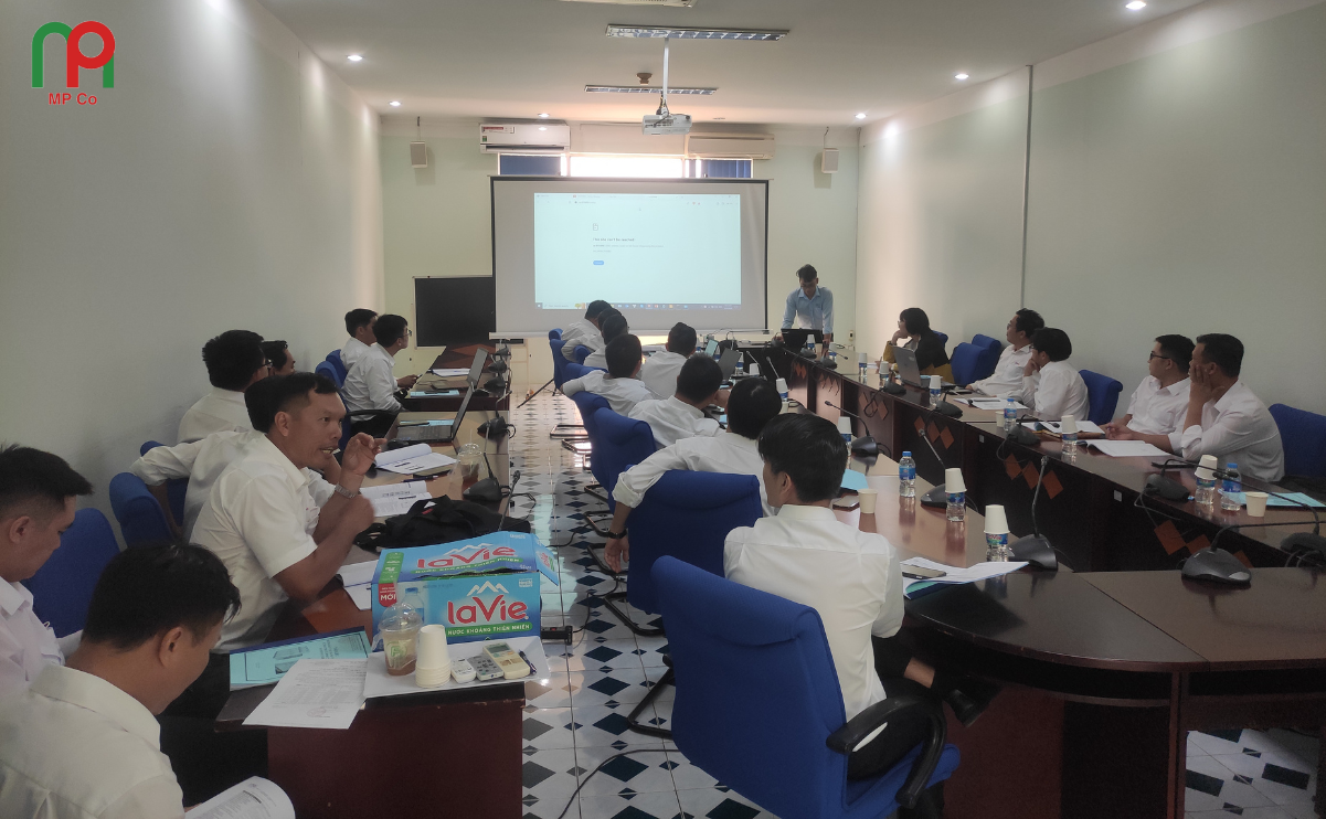 Buổi tập huấn diễn ra với sự tham gia đầy đủ và tích cực của các cán bộ lãnh đạo cùng đội ngũ vận hành của Điện lực Đồng Nai