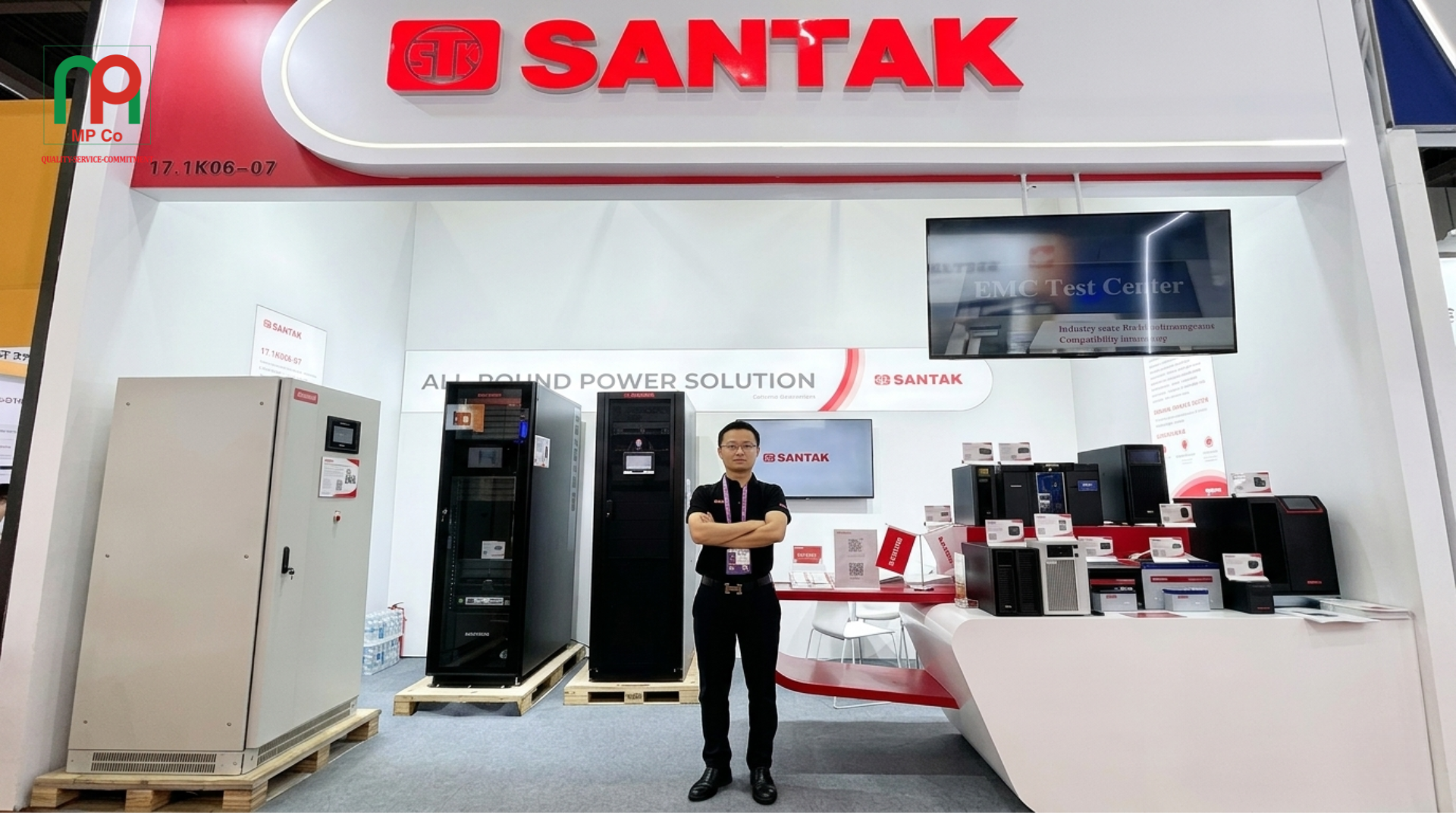 Ông Ethan Lu - Quản lý Kinh doanh của Santak tại triển lãm