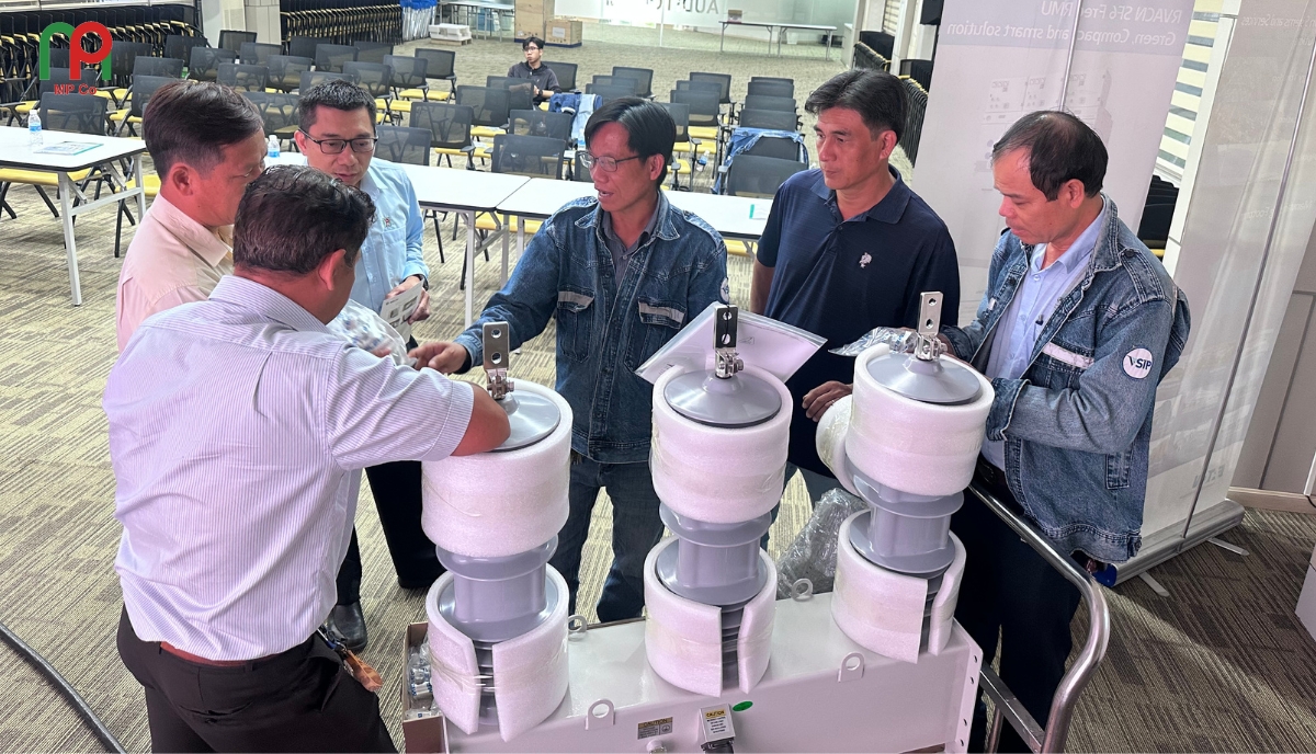 The VSIP engineering team actively participated in the workshop and engaged in in-depth technical discussions.